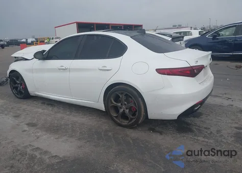 2018 Alfa Romeo Giulia Ti Sport Awd z USA, uszkodzony, nr VIN ZARFAEENXJ7563659